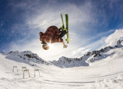 开云棋牌游戏-圣城无声，当末节钟声只为一个名字鸣响