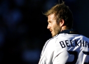 开云官网-赛道与绿茵的交汇，F1年度争冠之夜，梅西展现巨星价值