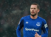 开云棋牌下载-从多哈的冷雨到安联的沉默，日本足球如何以唯一性碾压拜仁，萨内悲情纪录背后的东西方足球哲学分野