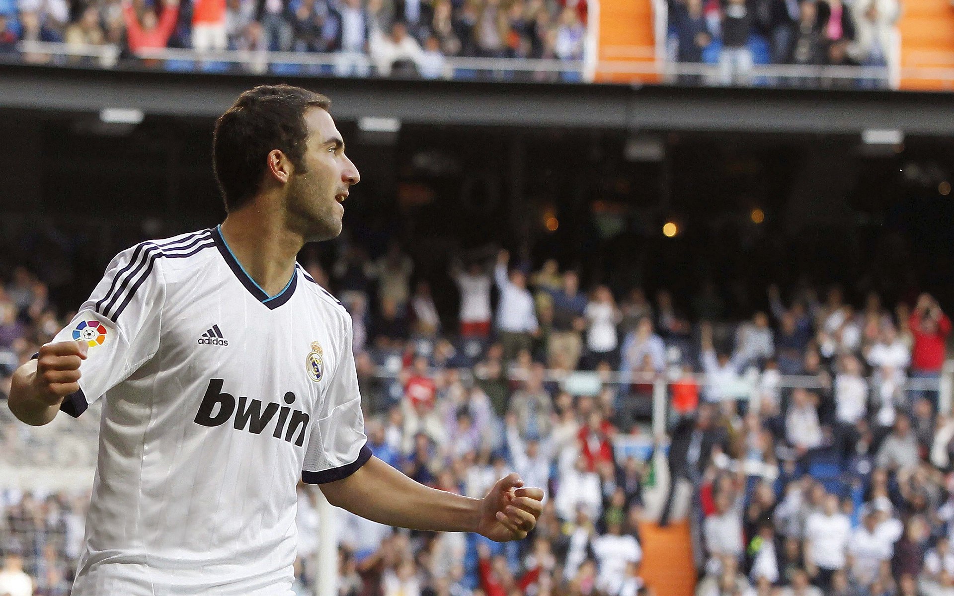 舞台越大越强,戈麦斯引领玻利维亚强压加拿大