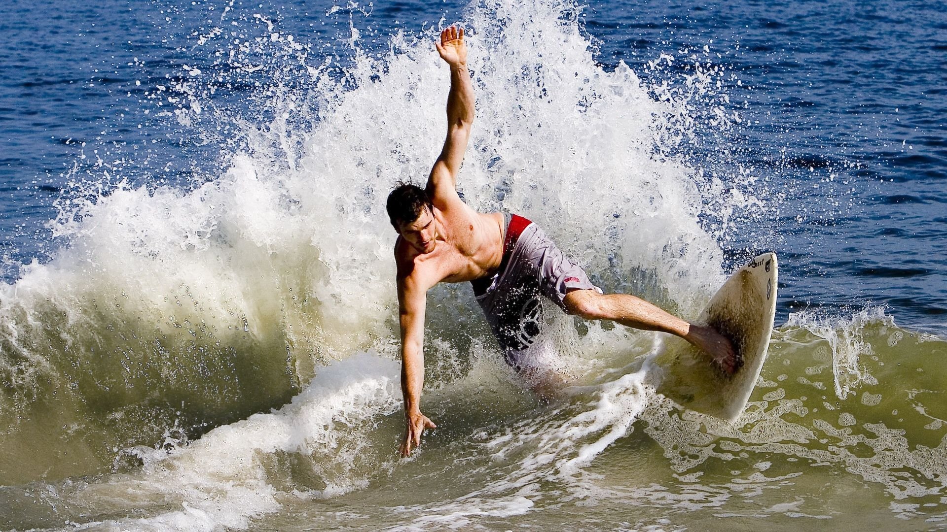 美加墨世界杯焦点战，勇士掀翻新疆队，跨时空的篮球革命